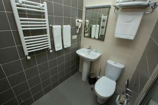 Отель History Hotel Tbilisi Тбилиси Двухместный номер с 1 кроватью и террасой-4